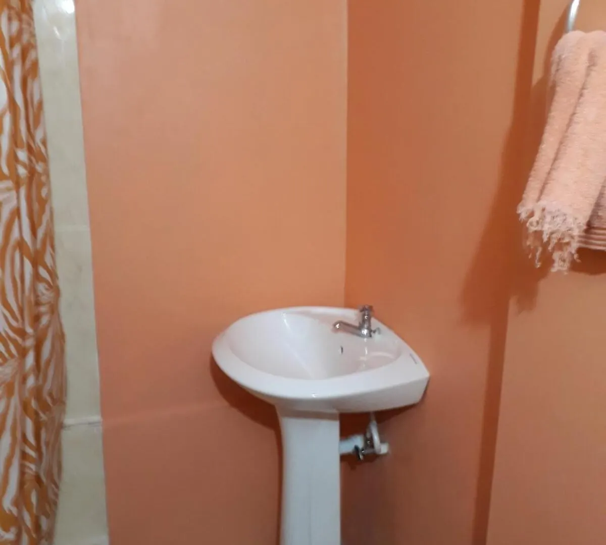 Palm Circle Family Home Apt 2 With Parking And Wifi Montego Bay 0*,